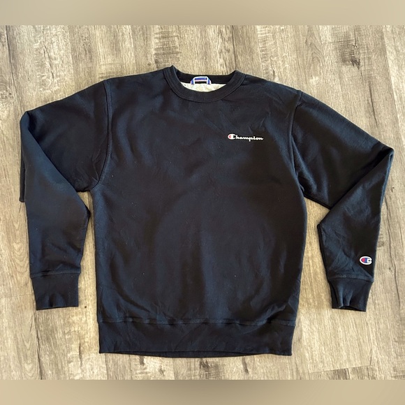 NWOT Women’s Black Champion Crew Neck Sweater size small - Picture 1 of 2